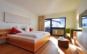 ein schönes, helles Zimmer